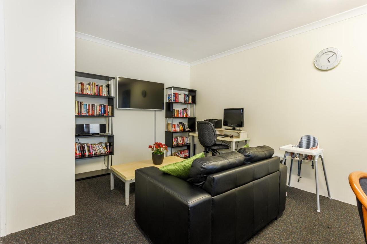 Perth Ascot Central Apartment Hotel Official Экстерьер фото