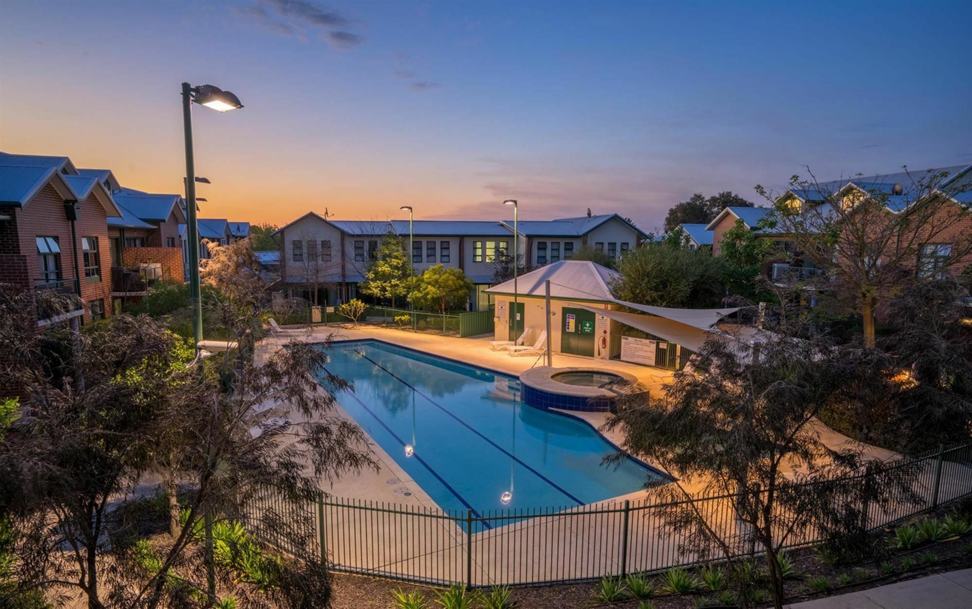 Perth Ascot Central Apartment Hotel Official Экстерьер фото