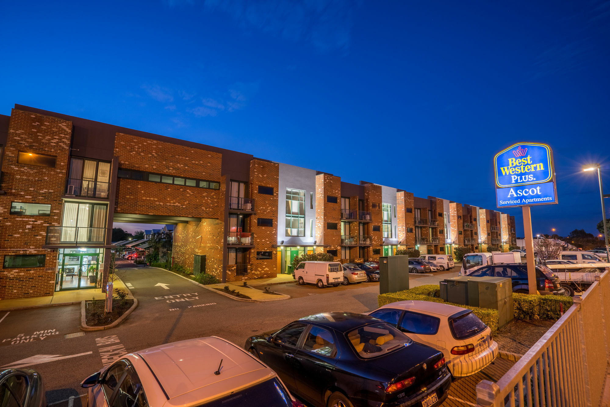 Perth Ascot Central Apartment Hotel Official Экстерьер фото
