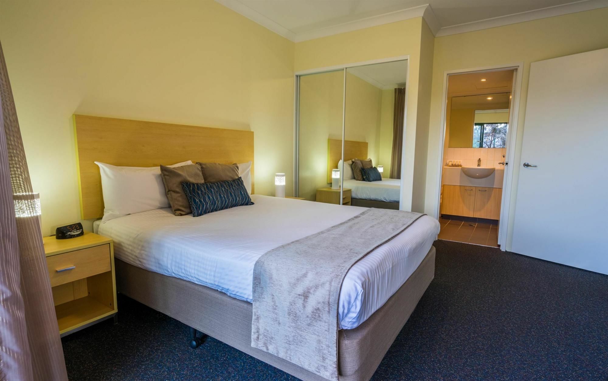 Perth Ascot Central Apartment Hotel Official Экстерьер фото