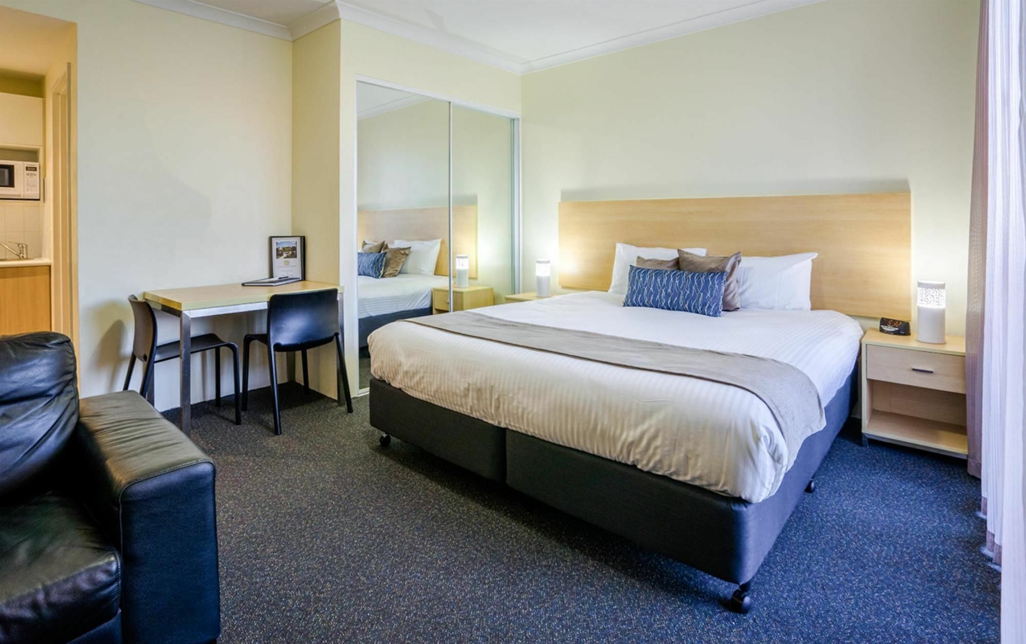 Perth Ascot Central Apartment Hotel Official Экстерьер фото