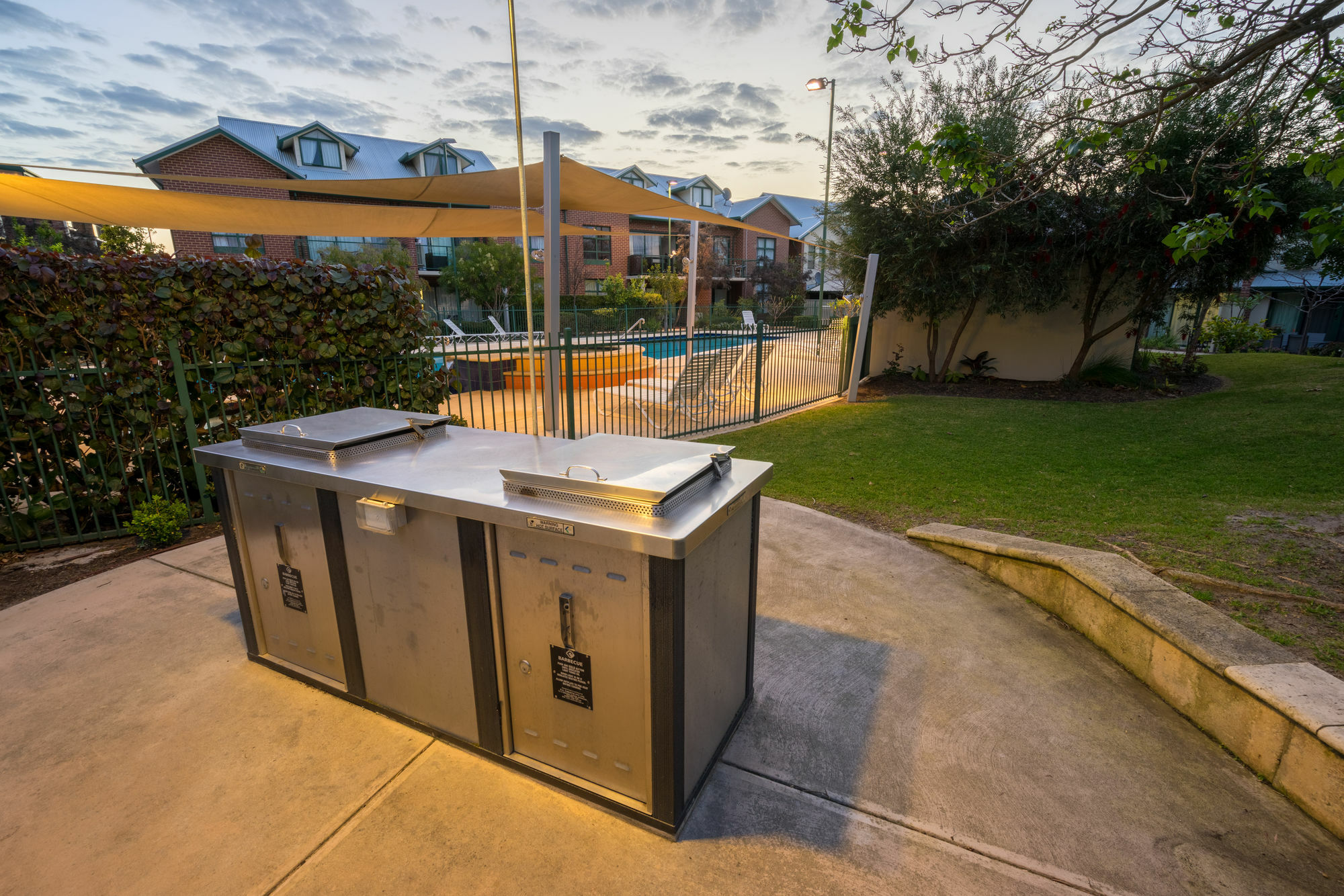 Perth Ascot Central Apartment Hotel Official Экстерьер фото